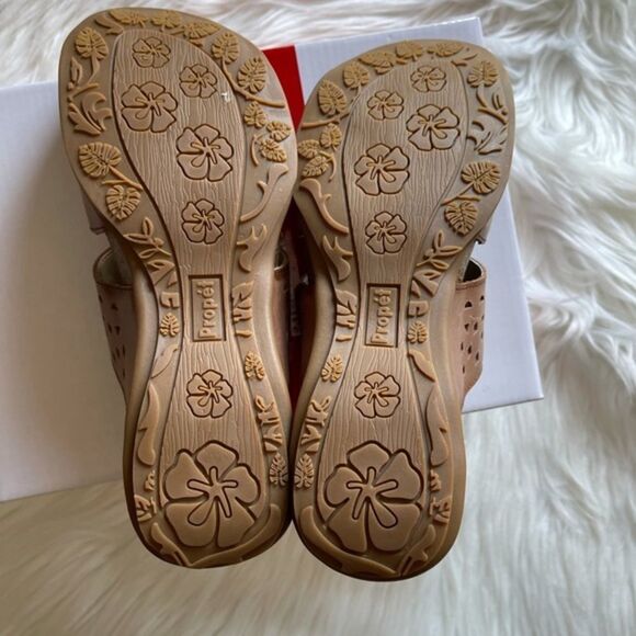 Propet Women's Fionna Slide Sandal, Brown, 7.5 - Picture 8 of 9